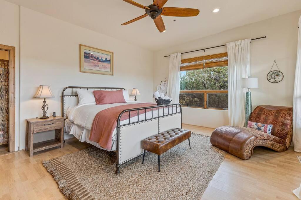 Close To Fresh Creek! Sleeps 12 ~ Amazing Views W/Serene Open Space ~ Hot Tub + Game Room ~ Trails Outside Sedona Ngoại thất bức ảnh