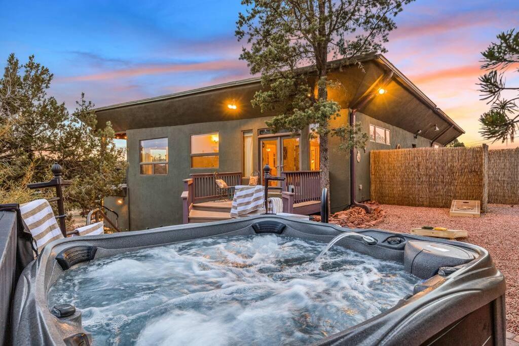 Close To Fresh Creek! Sleeps 12 ~ Amazing Views W/Serene Open Space ~ Hot Tub + Game Room ~ Trails Outside Sedona Ngoại thất bức ảnh