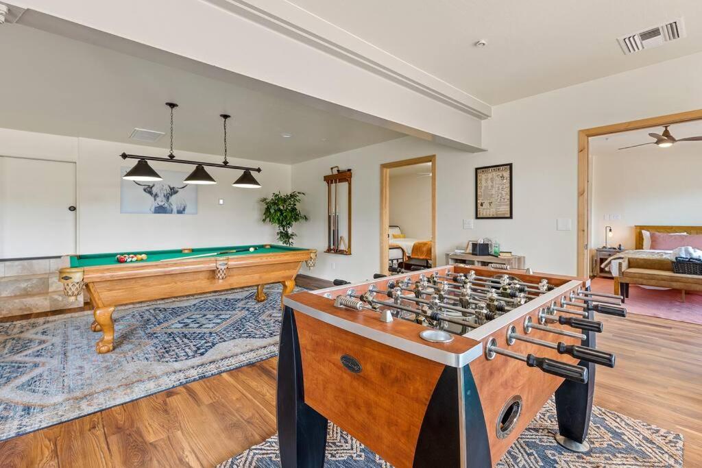Close To Fresh Creek! Sleeps 12 ~ Amazing Views W/Serene Open Space ~ Hot Tub + Game Room ~ Trails Outside Sedona Ngoại thất bức ảnh