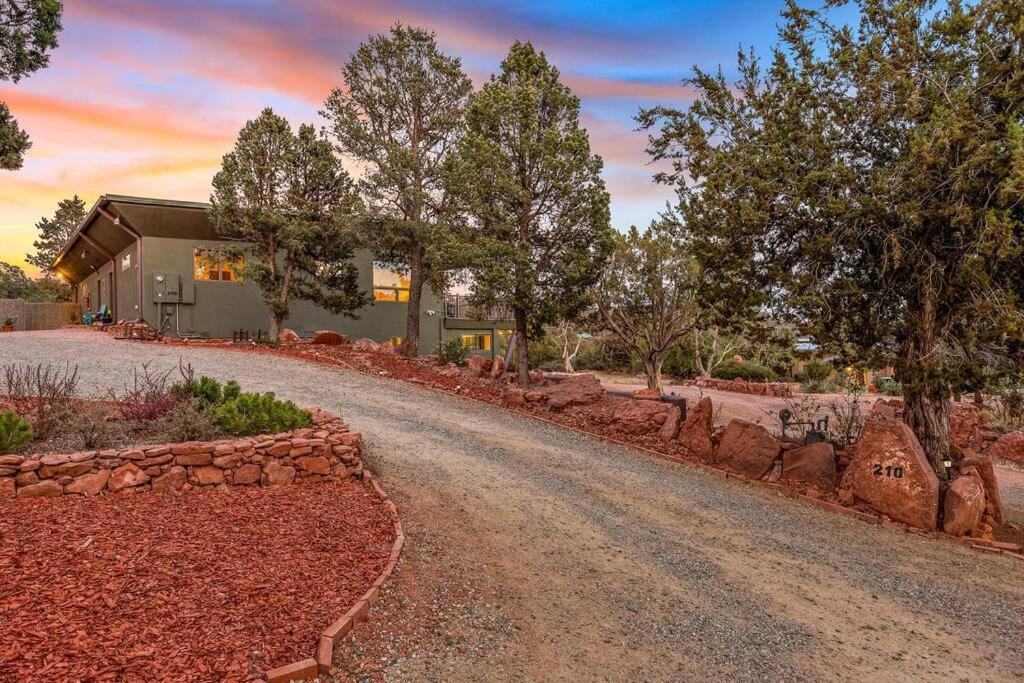 Close To Fresh Creek! Sleeps 12 ~ Amazing Views W/Serene Open Space ~ Hot Tub + Game Room ~ Trails Outside Sedona Ngoại thất bức ảnh