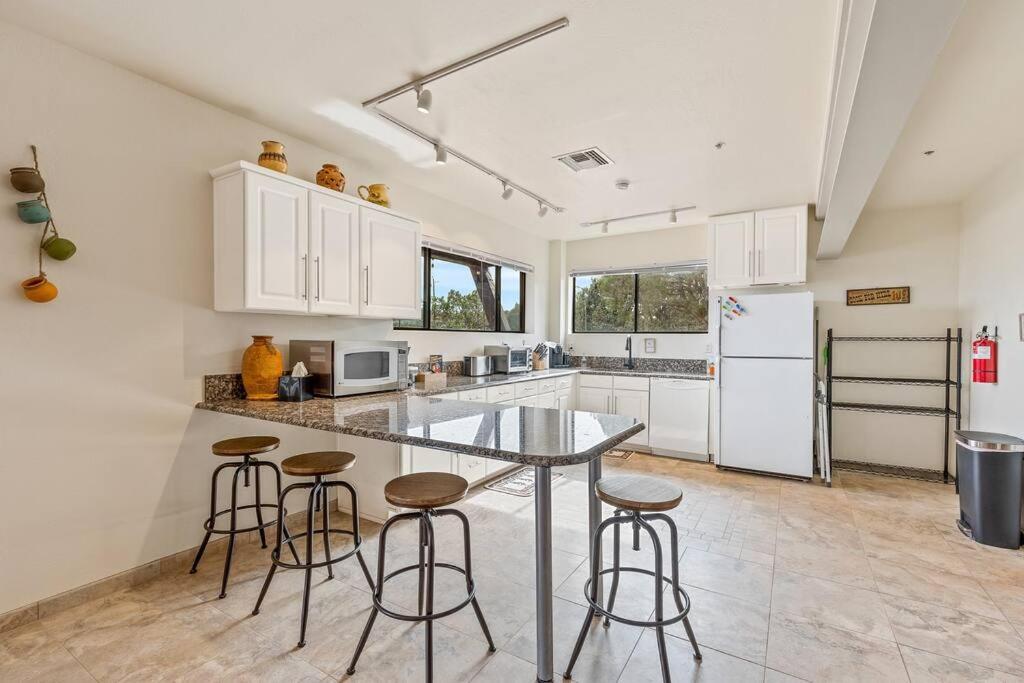 Close To Fresh Creek! Sleeps 12 ~ Amazing Views W/Serene Open Space ~ Hot Tub + Game Room ~ Trails Outside Sedona Ngoại thất bức ảnh